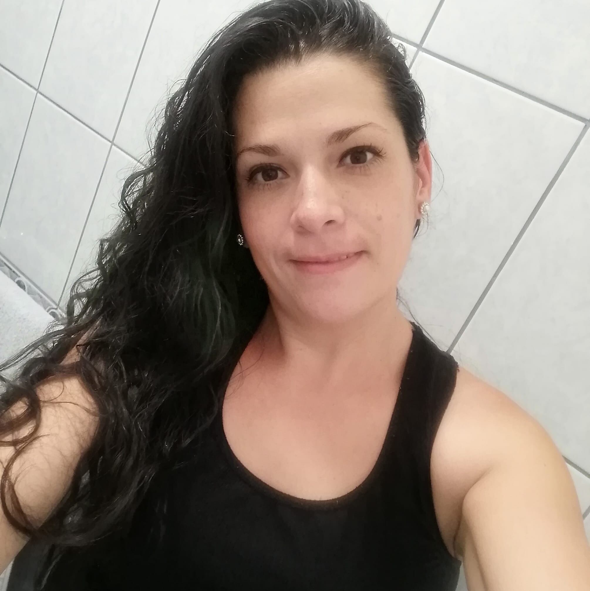 Wendy Sánchez Marín, de 34 años y su hijo Enyel Angulo Sánchez de 10 años murieron arrastrados por una corriente de resaca en Esterrillos. Foto: Tomada de FB