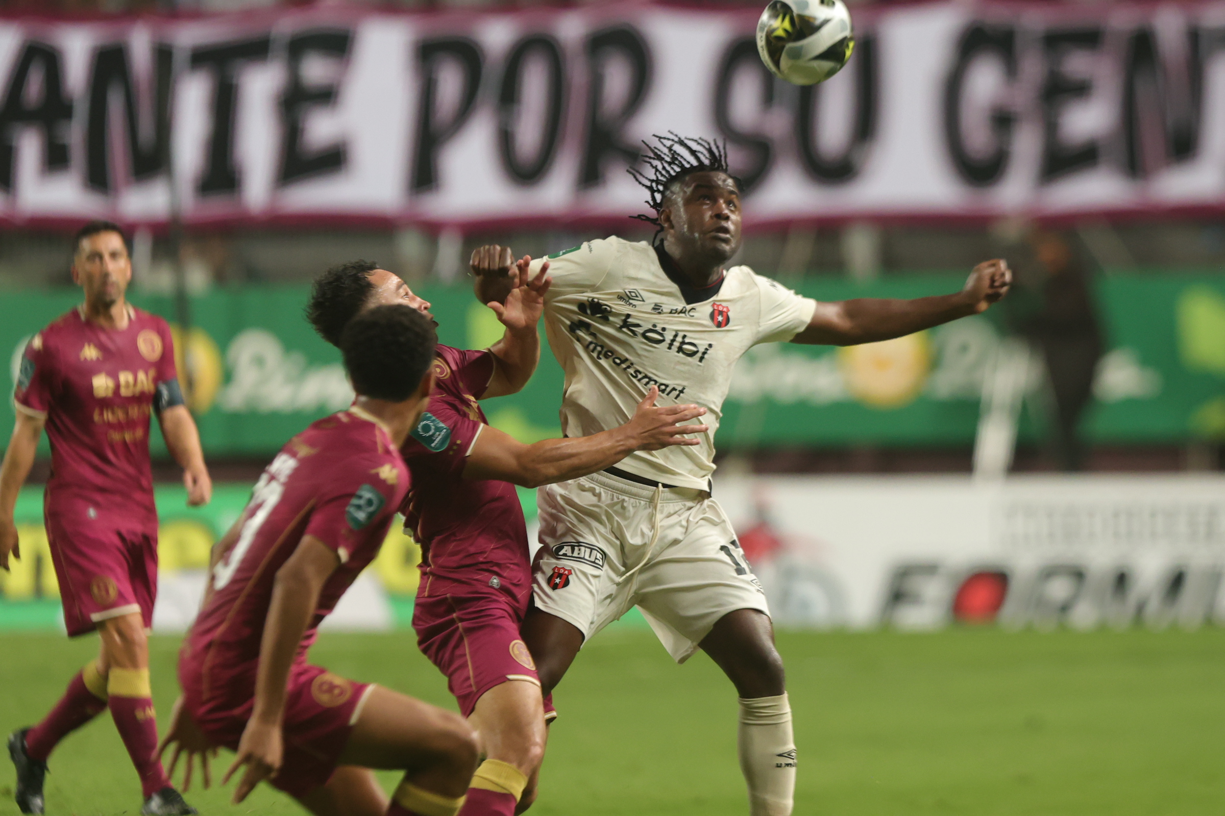 Alajuelense y Saprissa revelan sus cartas para el clásico de este domingo con sorpresas