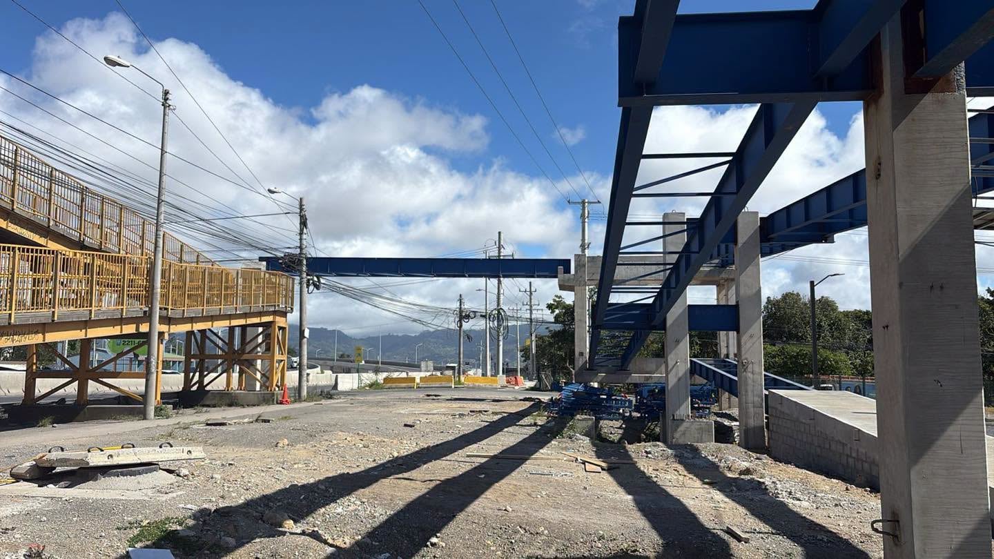 La RN 2 tendrá cierres nocturnos en La Lima de Cartago por la instalación de vigas del nuevo puente peatonal.