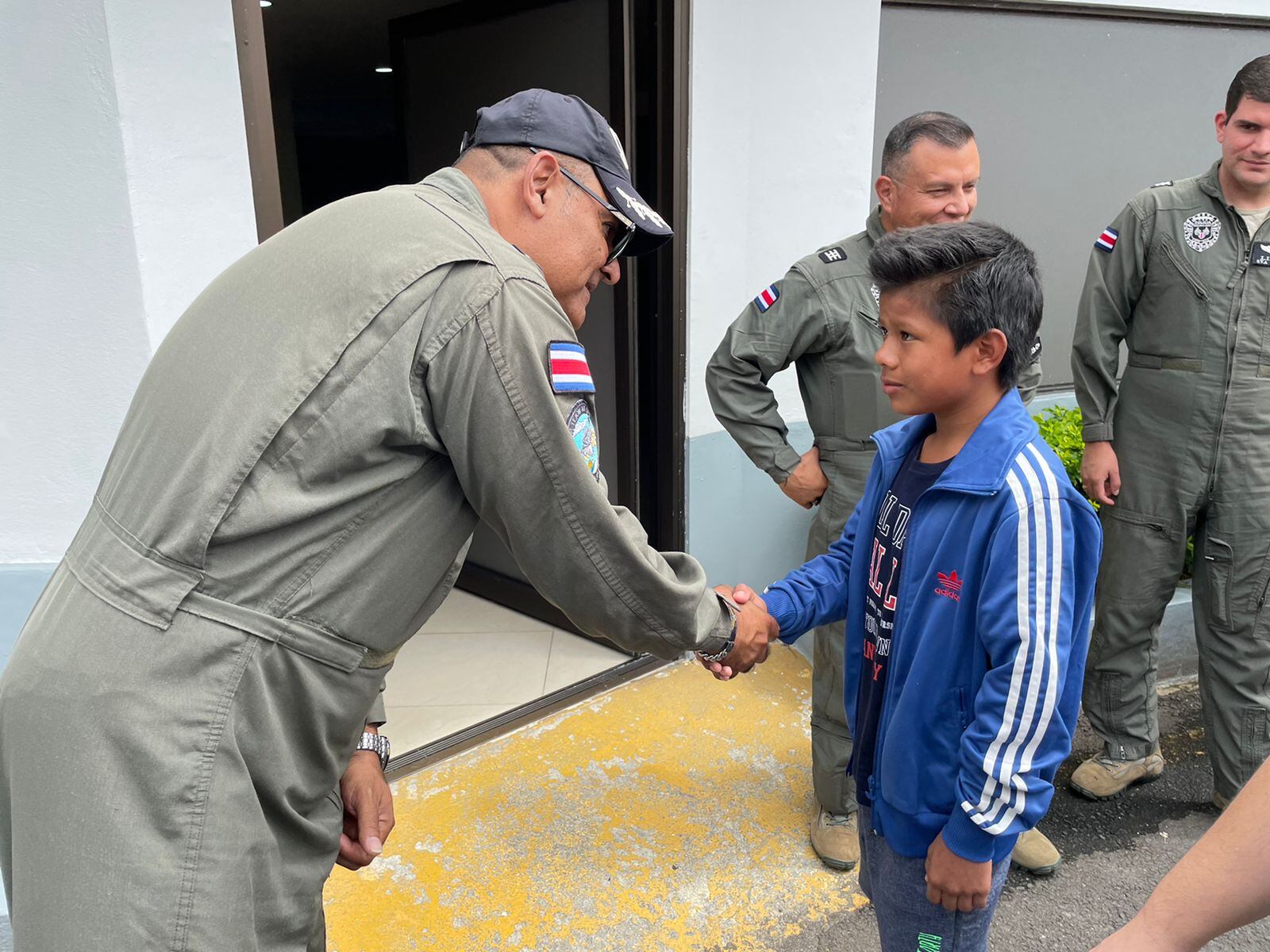 Policías cumplieron anhelo de niño que sueña ser piloto. Foto MSP.