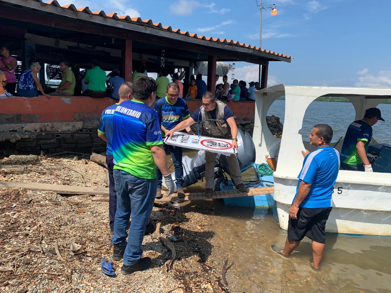 Volvieron las señales de tránsito a la Isla de Chira
