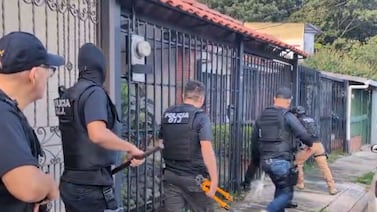 Le vaciaron a un cliente ₡3,2 millones de su tarjeta: así operaba la red que usaba viajes para estafar