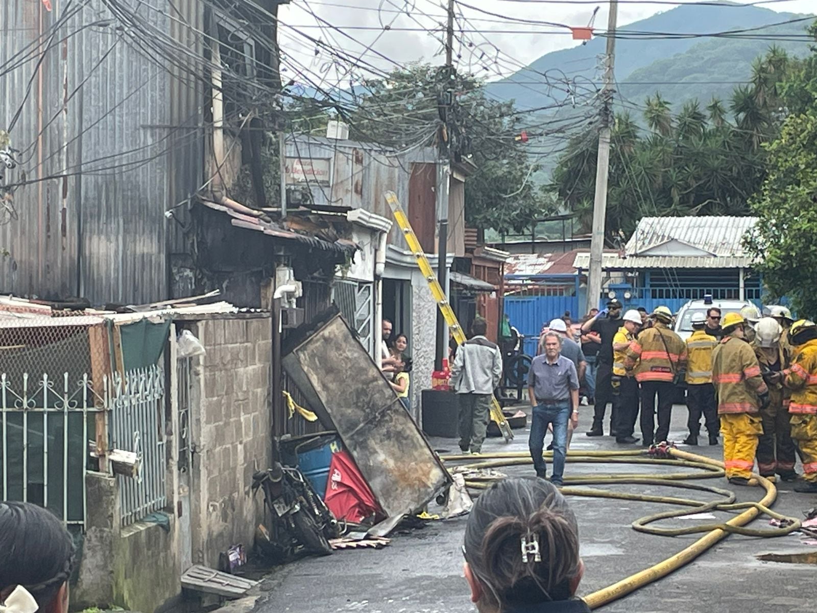 Incendio en San Juan de Dios de Desamparados cobró la vida de una mujer y sus tres hijos