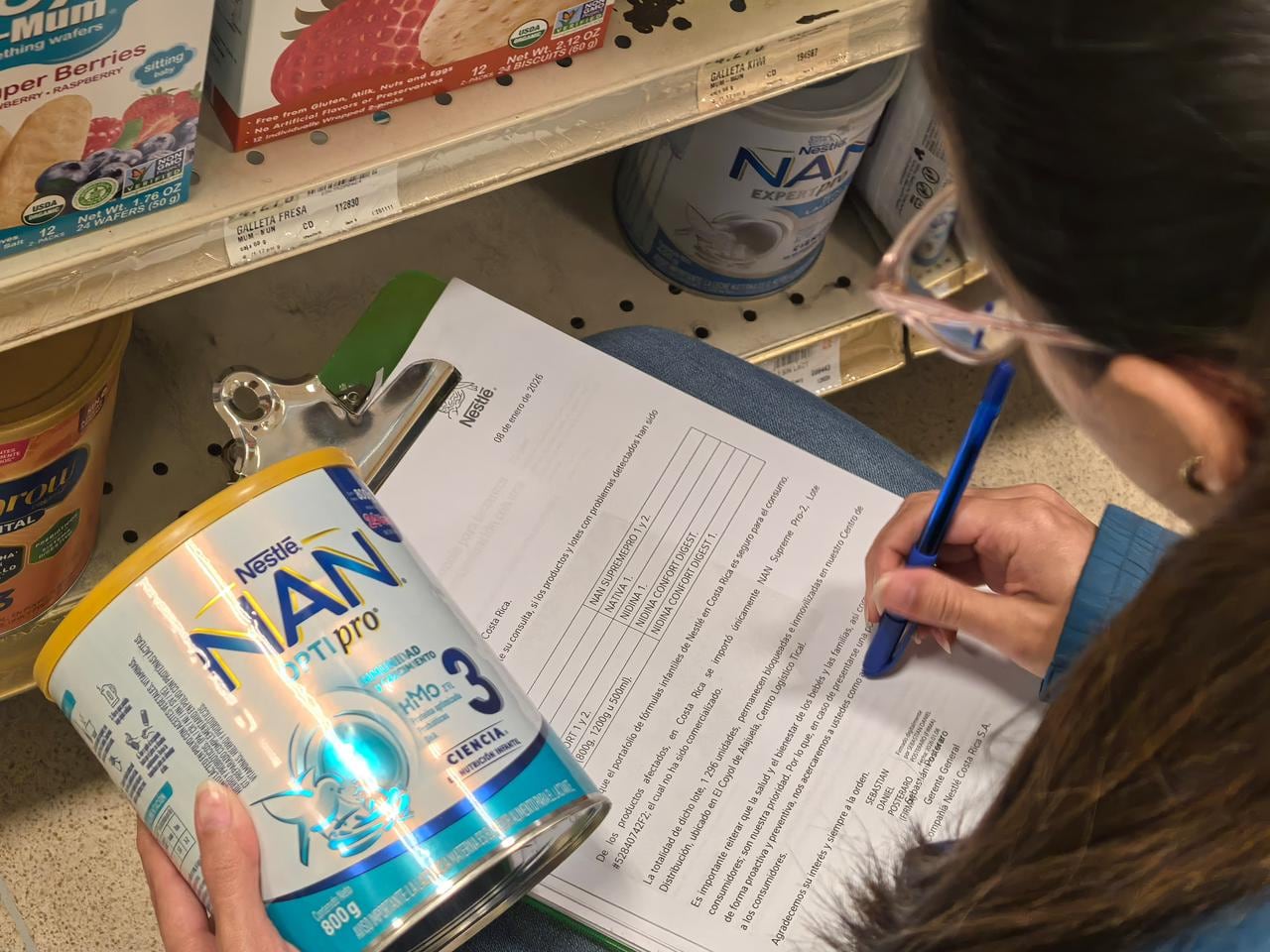 El Ministerio de Salud activó este viernes un protocolo de revisión y vigilancia en todo el territorio nacional tras recibir reportes internacionales sobre la contaminación bacteriana en lotes específicos de fórmulas infantiles de Nestlé NAN.