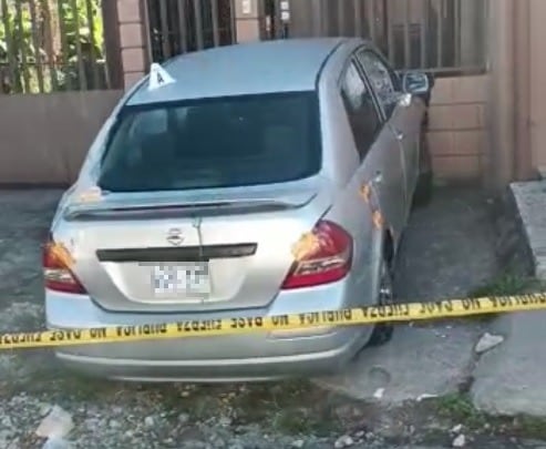 Cascante chocó contra una casa cuando forcejeaba con el supuesto asaltante. Foto cortesía.