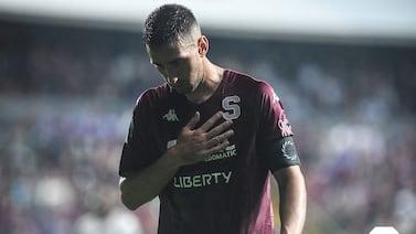 Exfiguras de Saprissa defienden a Mariano Torres tras el clásico