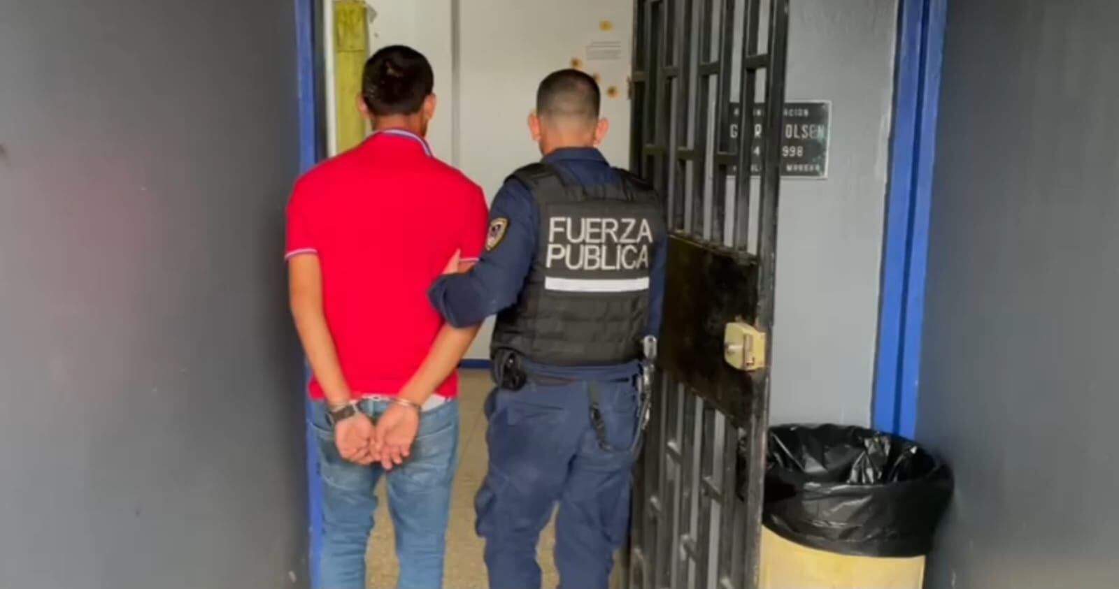Un conductor fue detenido como sospechoso de manejar borracho, él usa tobillera por conducción temeraria.