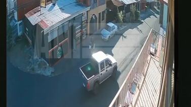 Cámara graba pick up gris utilizado para disparar contra jóvenes en Alajuela