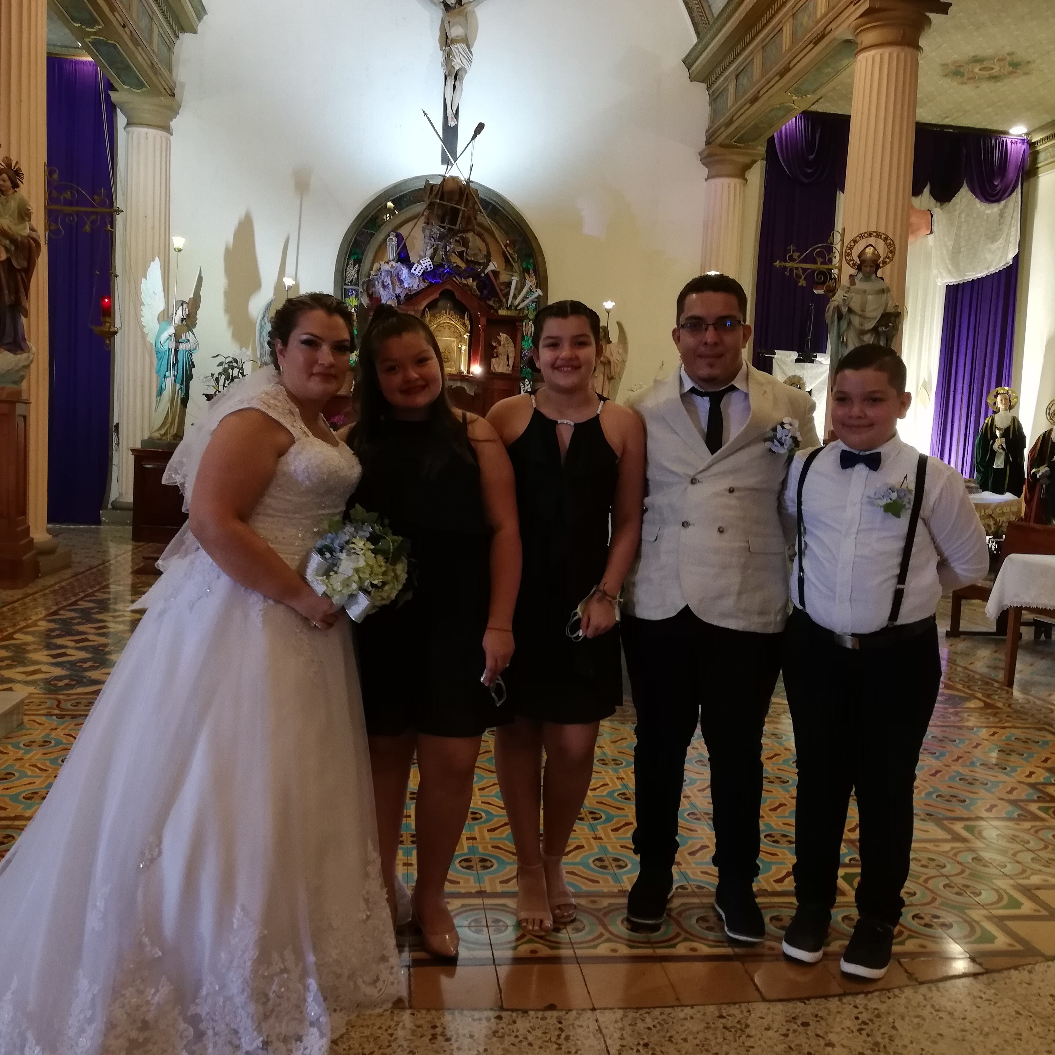 A las once de la mañana de este sábado 20 de marzo, Jendry Quesada Ulloa, se casó con José Andrés Obando Díaz, después de haber pospuesto la celebración en dos ocasiones anteriores por culpa del covid-19.