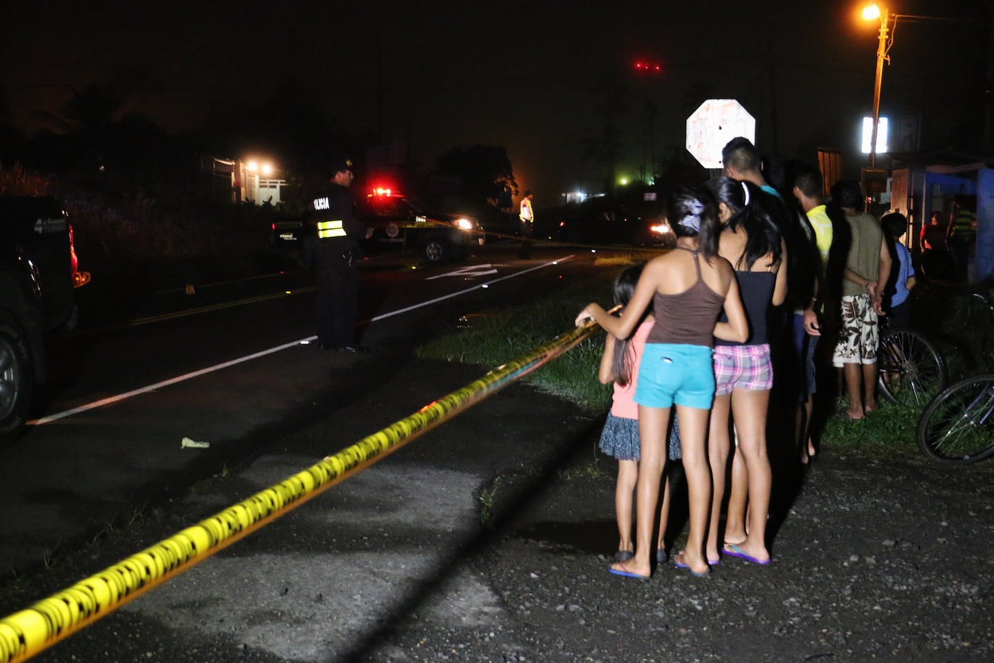 Conductor se fuga al atropellar a una mujer y dejar tres niños ...