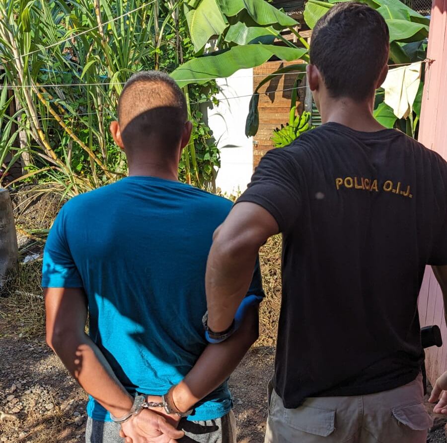 Detienen en Quepos a sospechoso de compartir material de abuso sexual