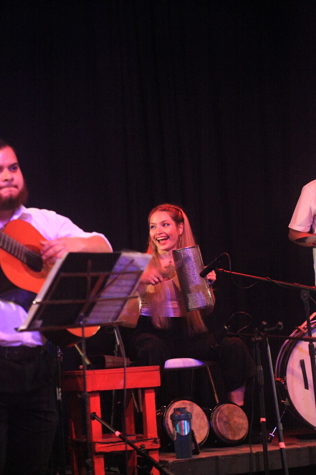 Ana Solano Villalobos, tiene 28 años, y hoy está a las puertas de uno de los logros más grandes que un percusionista puede soñar: representar a Costa Rica en el World Percussion Group 2026, el evento de percusión más prestigioso del planeta, es un mundial de percusión y ella sí clasificó.