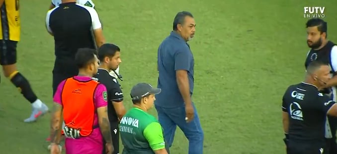 Fernando Palomeque, técnico de Guadalupe sufrió un accidente a su llegada a Liberia.