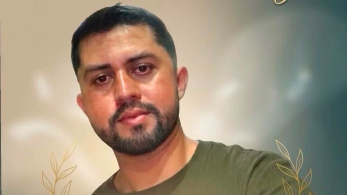 Pedro Morera Ruiz murió cuando estaba con su moto estacionado frente a un supermercado en La Fortuna, San Carlos y fue chocado por un carro, la noche del domingo 28 de junio del 2026. Foto: Tomada de redes sociales