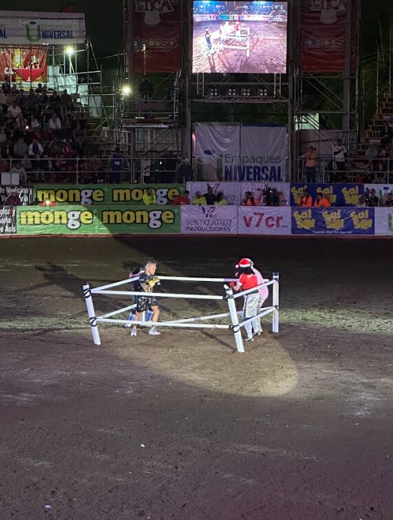 Mauricio Astorga vivió segundos de angustia este viernes en Toros Teletica