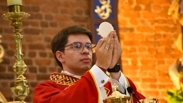 Sacerdote más joven de Costa Rica vivió una durísima situación en sus primeros días como padre