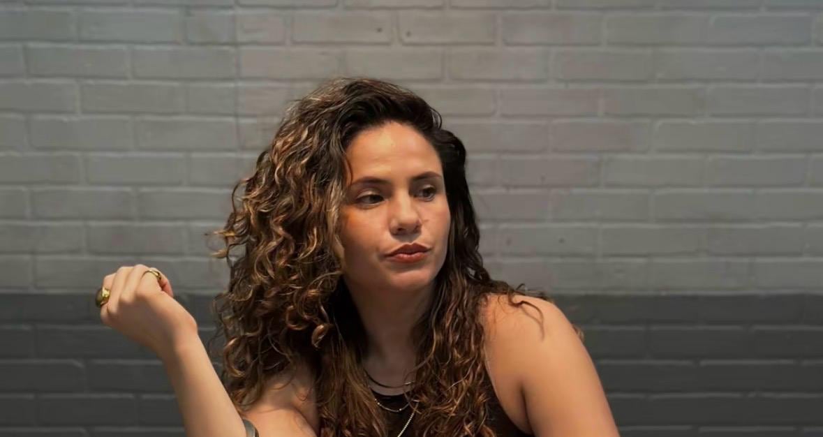 Anto Jiménez aparece unos segundos en la escena.