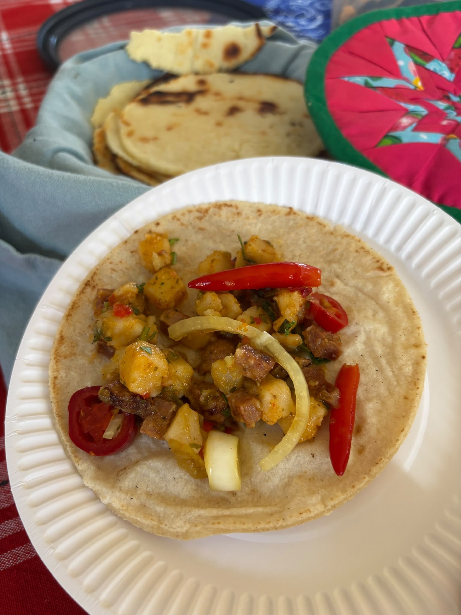 Los costarricenses que viven en Australia se reunieron en medio del blanco, azul y rojo, además, con empanaditas de chiverre, gallos de salchichón y chorizo