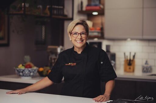 Carol Uriza fue periodista de canal 6 y 7, estuvo en programas de radio también.