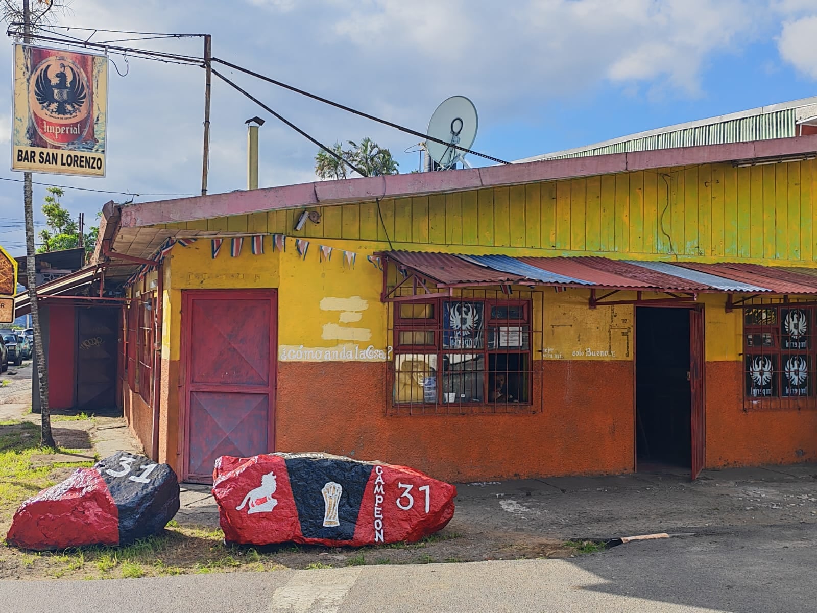 David León, dueño del Bar San Lorenzo, en Desamparados.