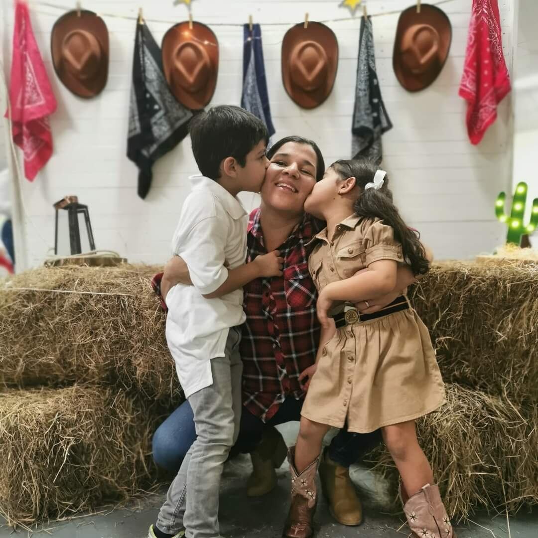 Raquel Vargas escribió el libro ¿Por qué a mí?, luego de la muerte de su hija Camila. Cortesía.