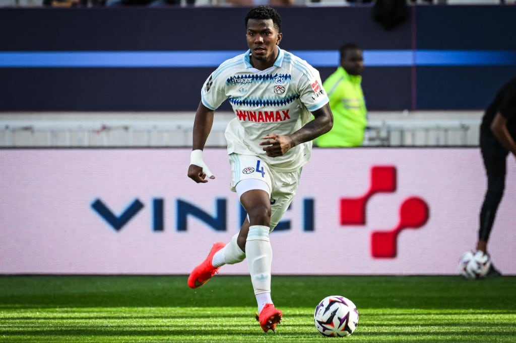 Jeyland Mitchell jugó 76 minutos en el duelo en el Estrasburgo y el Niza.