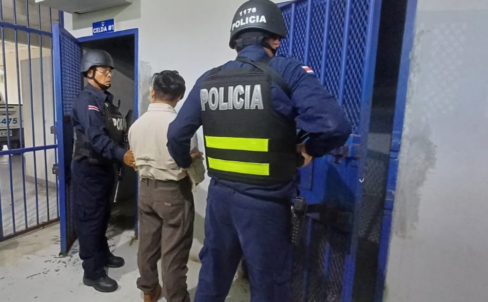Un oriental de apellido Tong, originario de Hong Kong y nacionalizado panameño andaba por la libre en Costa Rica pese a tener una sentencia de 17 años en su contra impuesta en Panamá. Foto: MSP