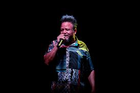 Esposa de músico Carlos Cruz pide oraciones al ser ingresado de nuevo al hospital