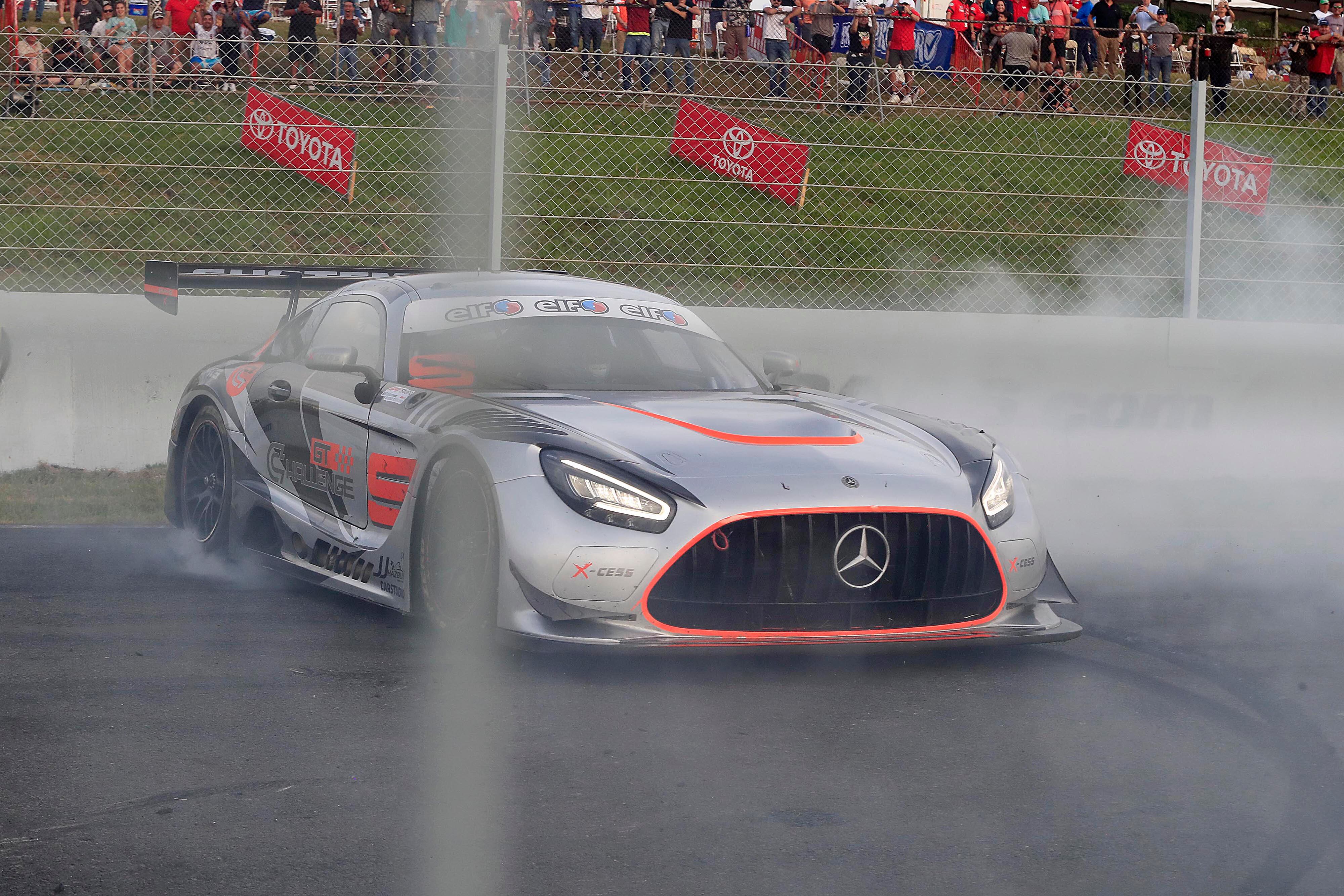 17/12/2023 Parque Viva. Este domingo se realizó la esperada competencia del gran evento automovilístico, las Tres Horas de Costa Rica, en la pista starcars.com.