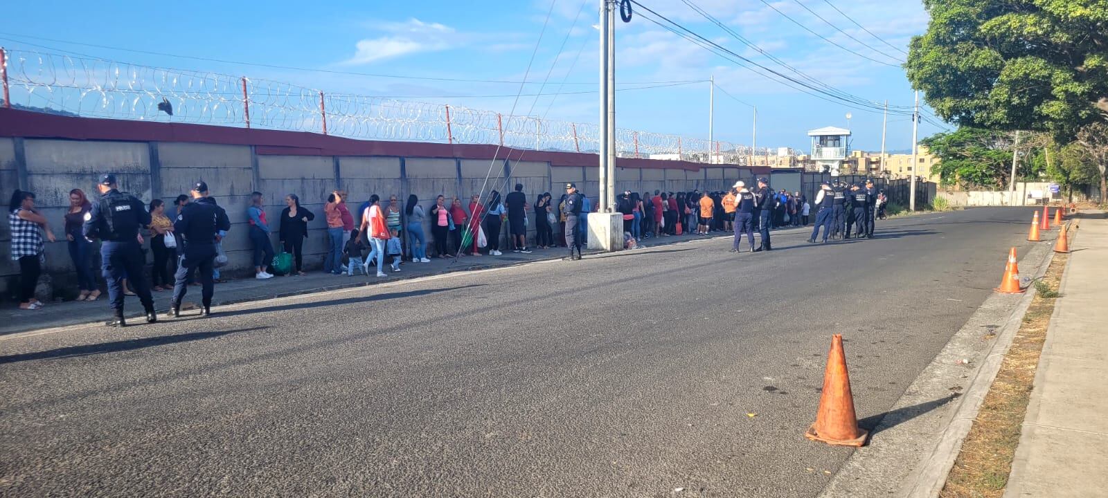 Operativo en las afueras de La Reforma ante las nuevas medidas