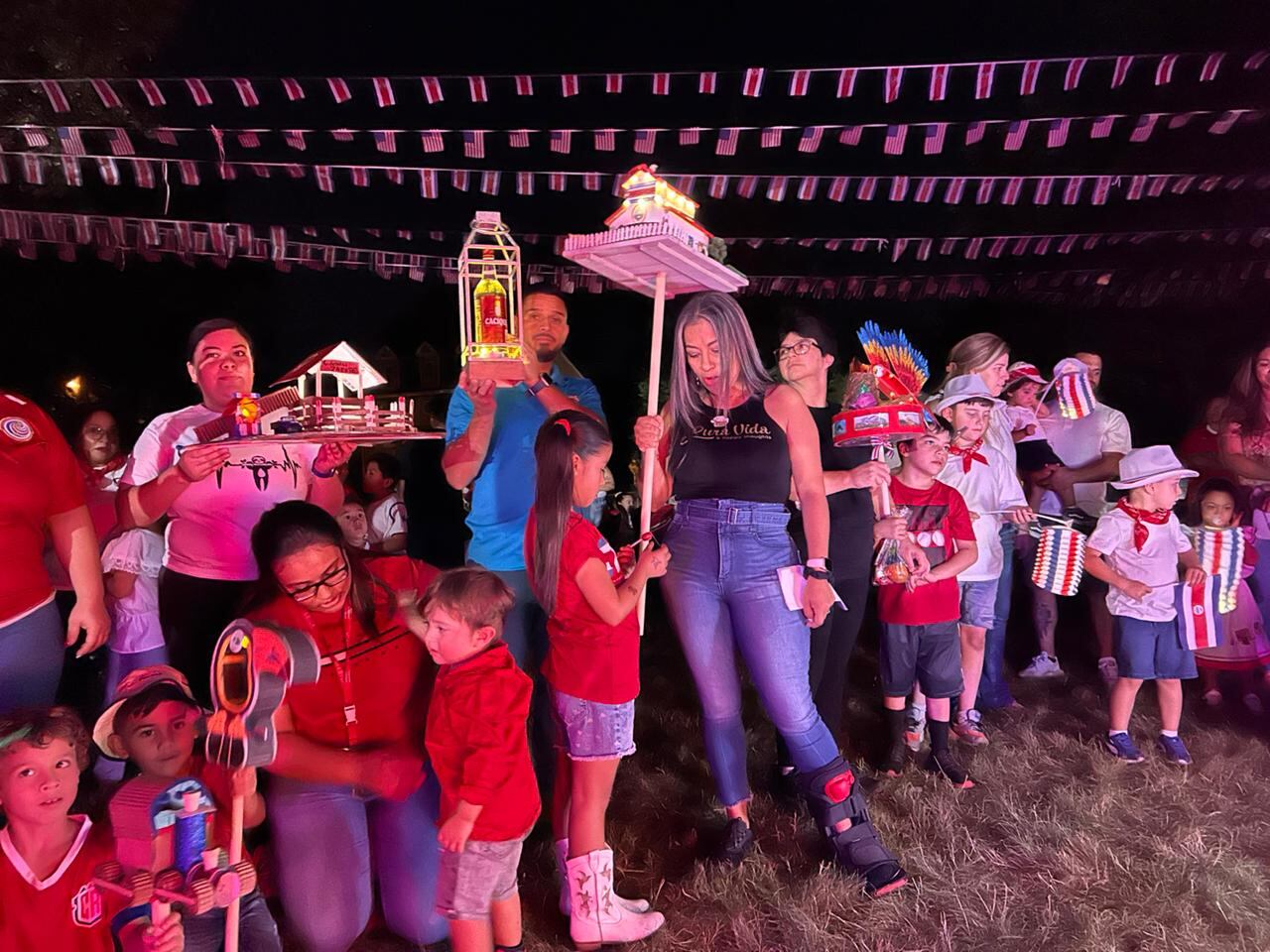 Decenas de ticos se reunieron para conservar y celebrar sus tradiciones y costumbres costarricenses.