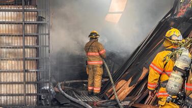 Fuego acabó con el legado de 35 años de una familia en Desamparados