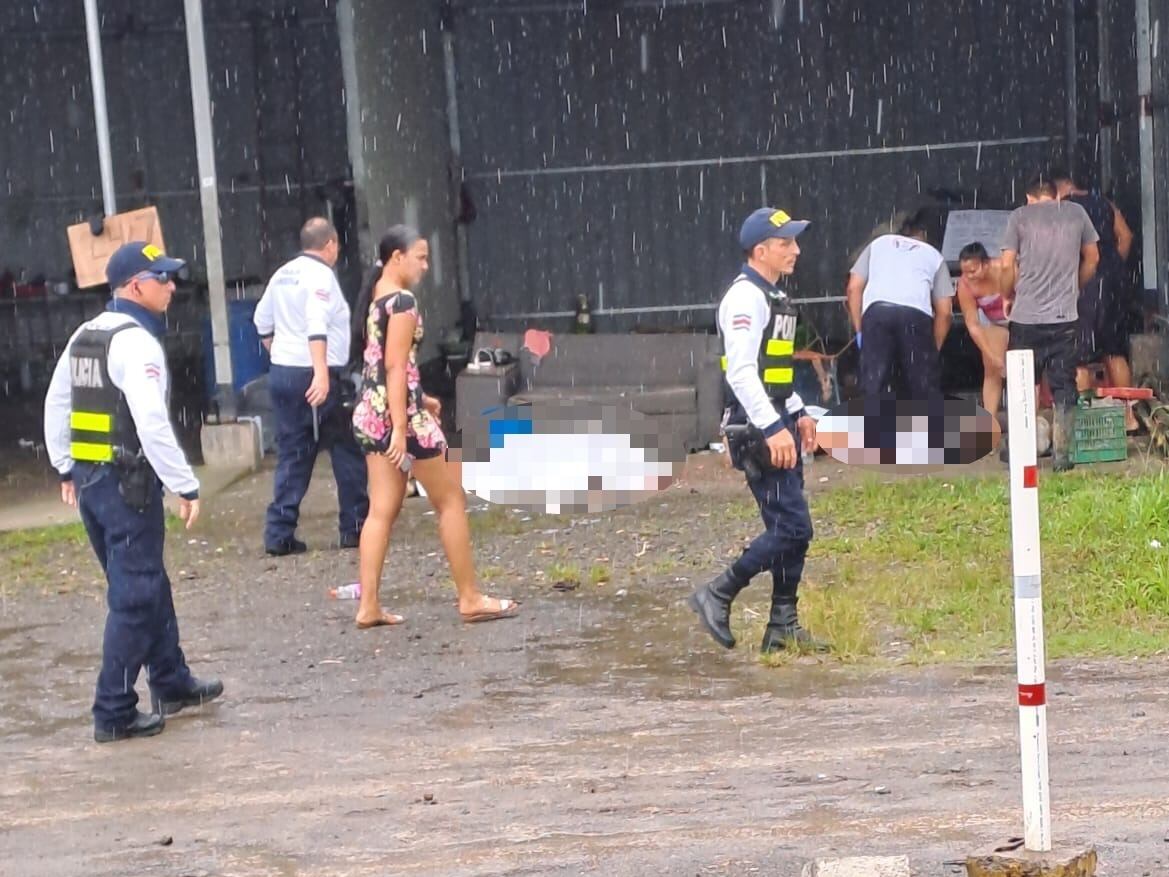 Tres personas asesinadas y una mujer herida fue el saldo de una balacera en Limón. Foto cortesía.
