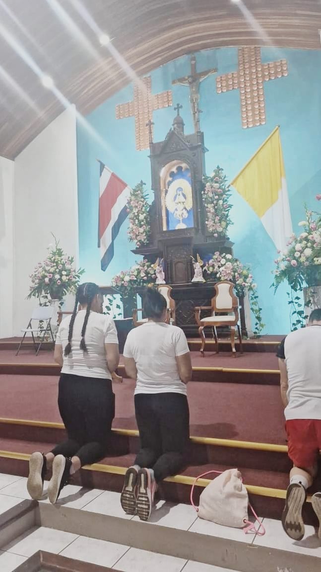 Hogarcito San Juan Bosco, un albergue que atiende 24/7 a chiquitos que fueron separados de sus familias por el PANI debido a distintas situaciones y que ahora son cuidados por un grupo de mujeres que no tienen capa, pero sí un corazón gigante: Las Tías.