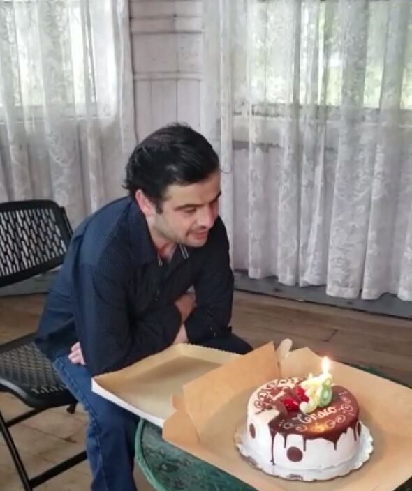 Manuel Chacón, cazador de fantasmas, celebró su cumpleaños en una casa embrujada