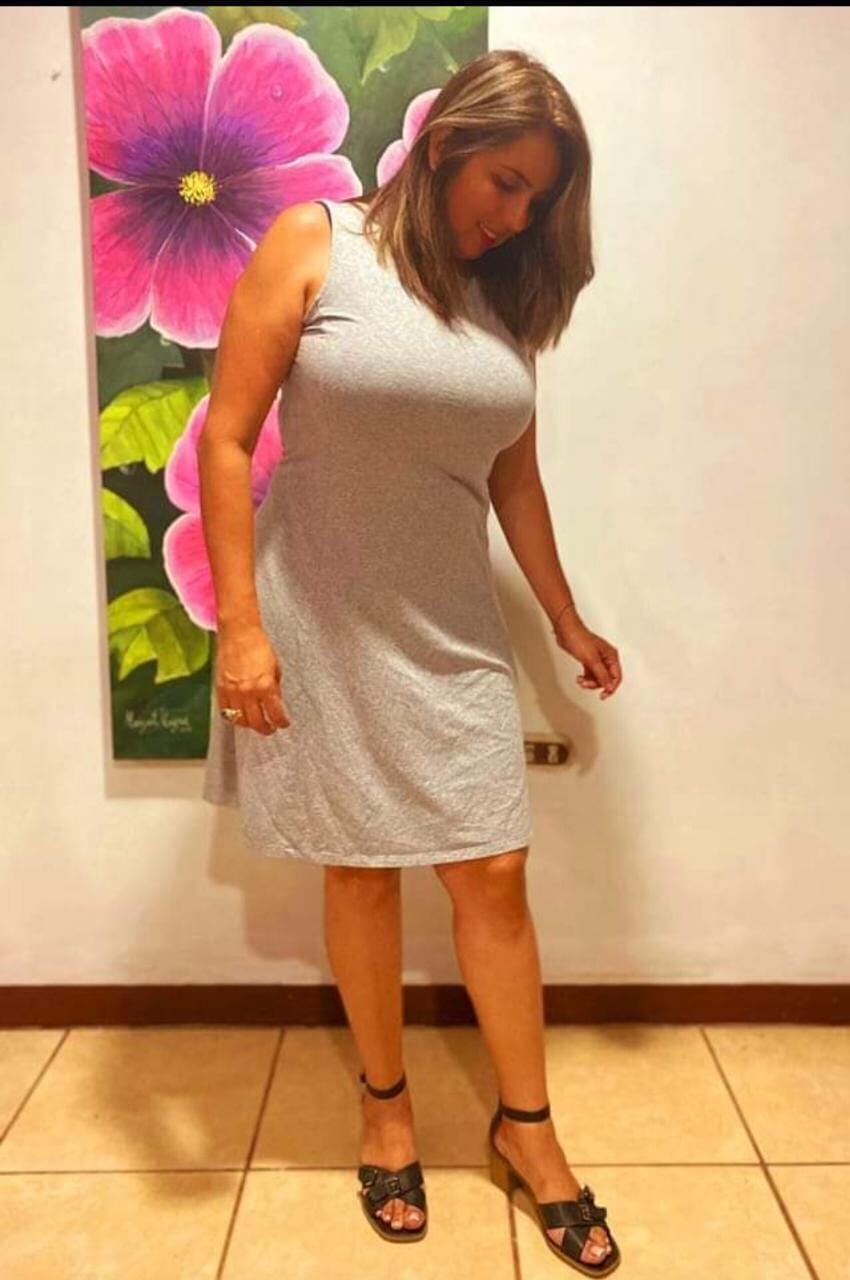 Rocío Chacón es una costarricense que mide un metro con 85 centímetros y calza 43. Tener un pie fuera de lo que los ticos, incluso los centroamericanos, consideramos promedio para una mujer le ha traído problemas toda su vida para encontrar zapatos de su talla