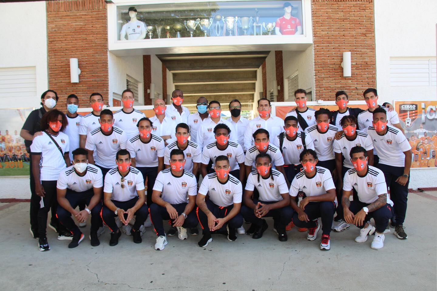 El Cibao llegó este martes al país. En la imagen, saliendo de República Dominicana. Facebook.