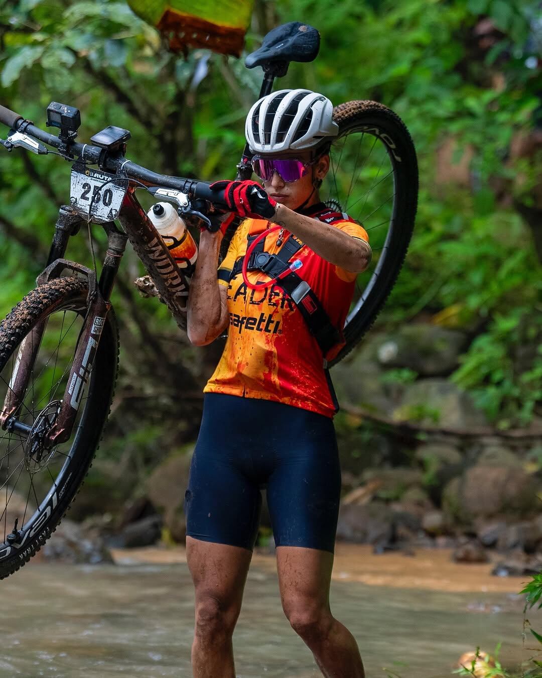Johanna Solano expuso este miércoles una situación que le viene pasando de un tiempo para acá y por la que ha tenido que dar explicaciones más de una vez en algunos trabajos que la contratan.