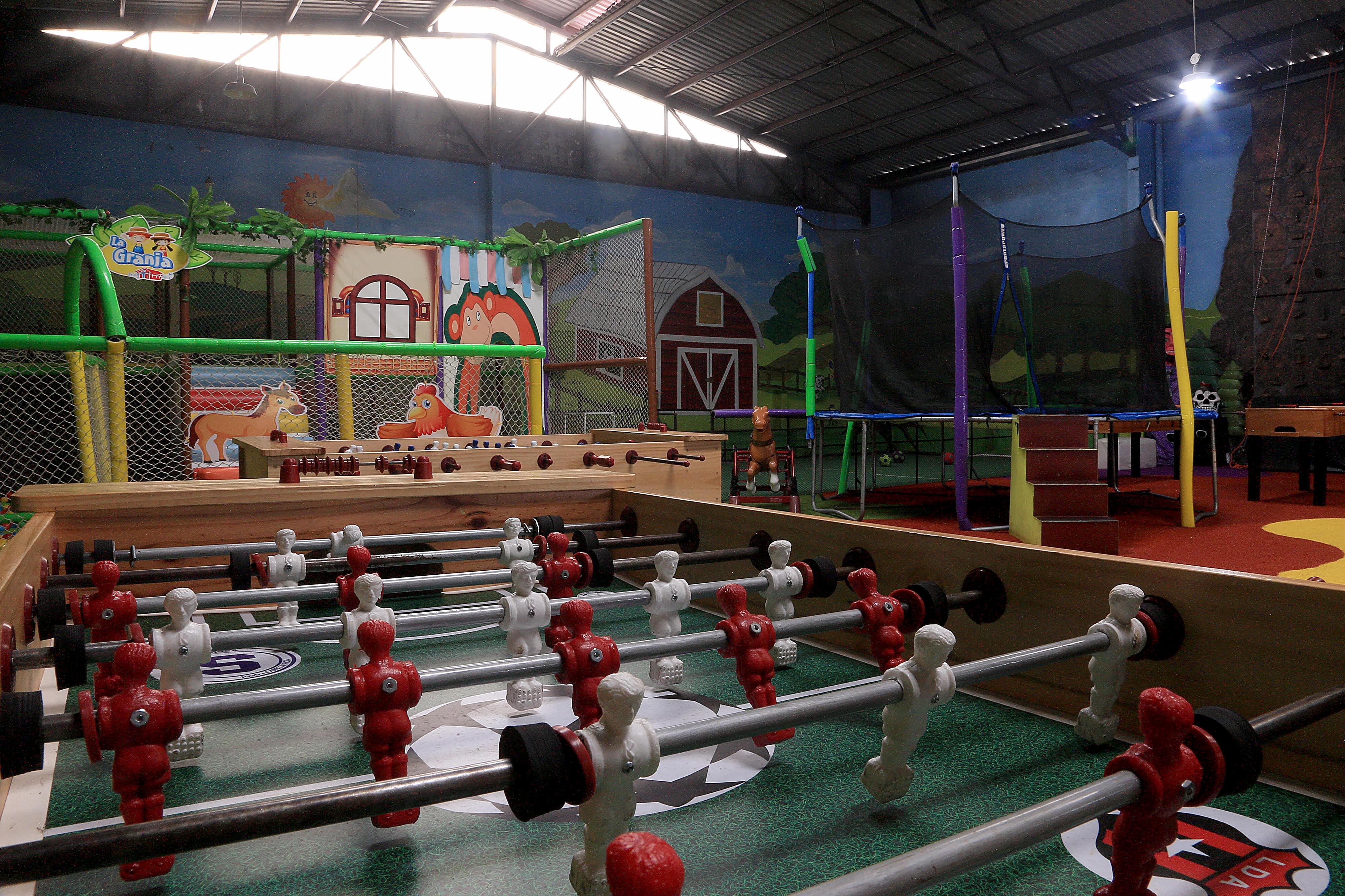 20/02/2024     Tres Ríos. La Granja, Sala de Eventos Infantiles, el lugar muy especial para celebrar las fiestas de cumpleaños, graduaciones, baby showers, capacitaciones y hasta bodas. Cuenta con inflables, canchas, juegos, futbolines, canopy, toro mecánico y mucho más. Foto: Rafael Pacheco Granados