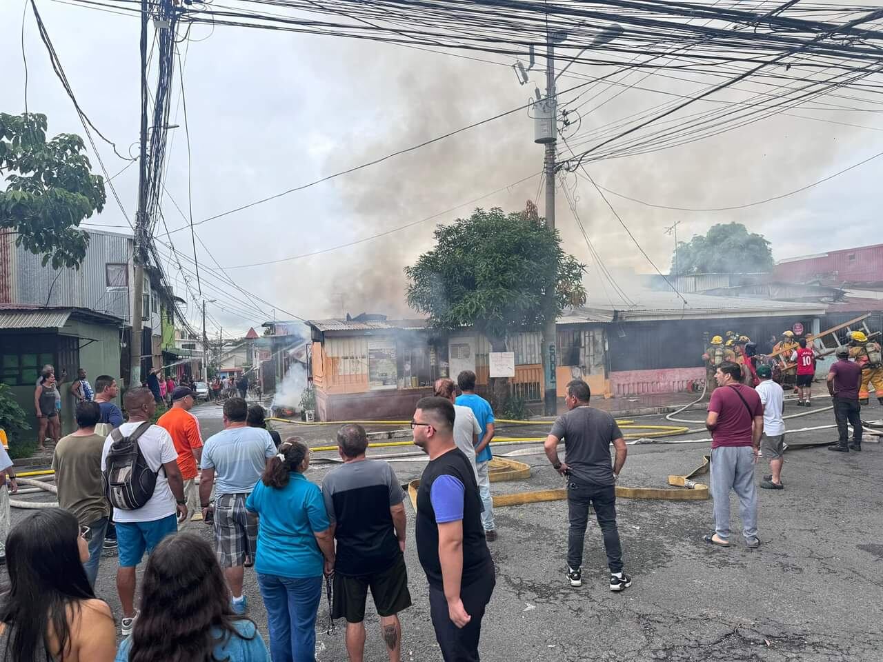 Bomberos atendió incendio en cinco viviendas en Pavas