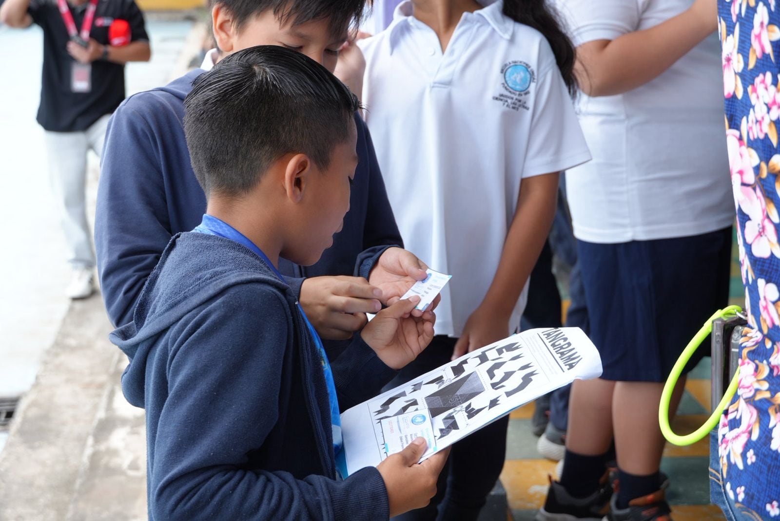 La mañana de este viernes 29 de mayo, el ministro de Educación Pública, Leonardo Sánchez Hernández, participó en la jornada electoral estudiantil de la Escuela Naciones Unidas, en San José, donde se ejerce el voto electrónico.