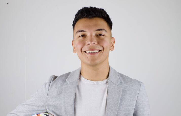 Kevin Jiménez, periodista de 25 años acumula más de 44.800 seguidores en X, 189.000 en Facebook y 72.000 en Instagram, consolidando su influencia en redes.