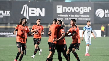 Puntarenas hizo una fuerte limpia y ocho jugadores se bajaron del barco