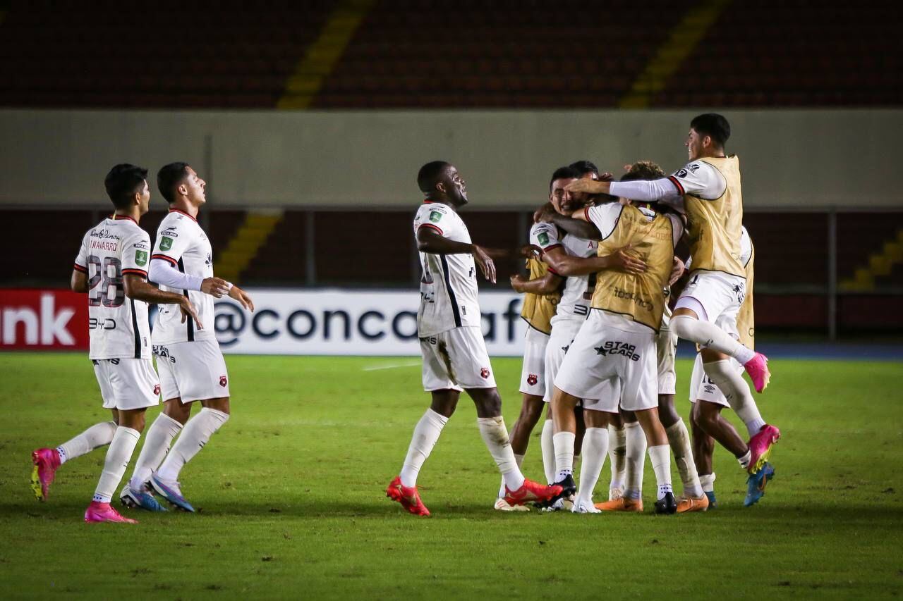 Alajuelense triunfó 1-0 ante el Sporting San Miguelito en Panamá. Foto: Prensa LDA