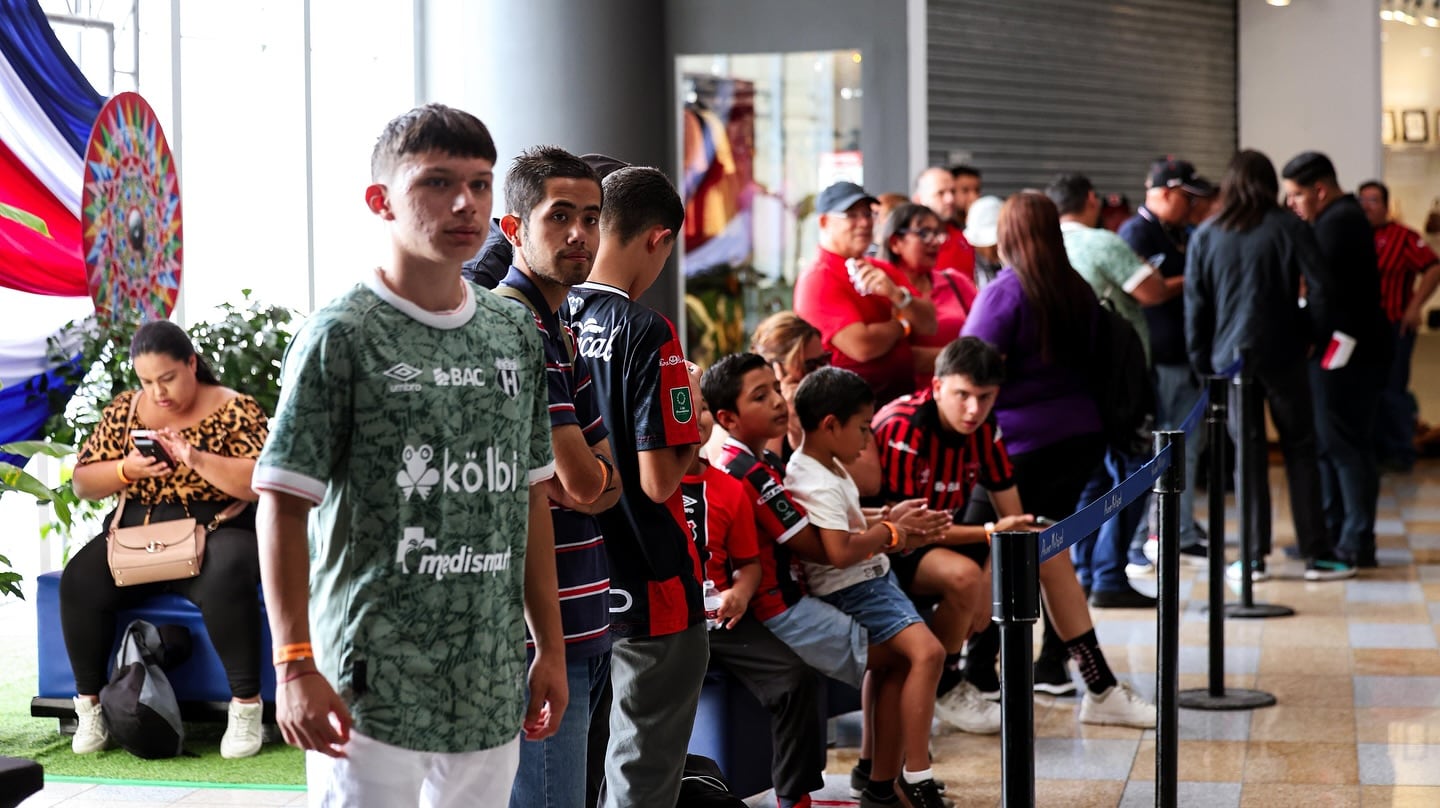 Alajuelense abre tienda en Paseo Metrópoli, Cartago