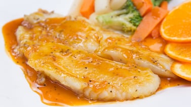 Pescado a la naranja con salsa de mango