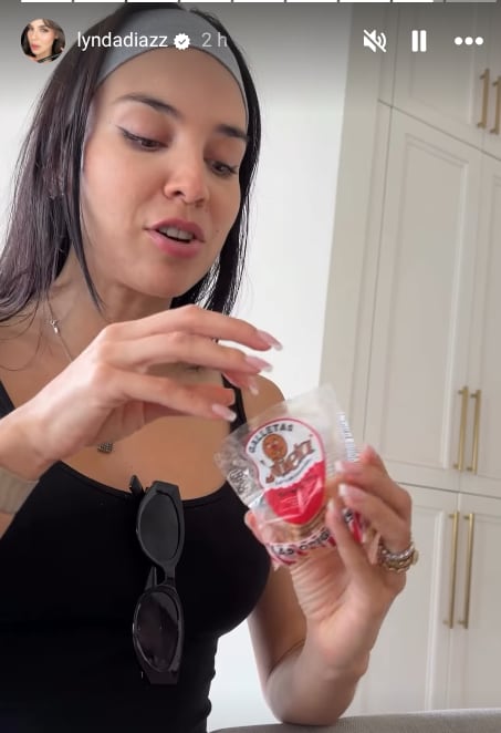 Linda Liz, hija de Lynda Díaz, se quita sus antojos de embarazo