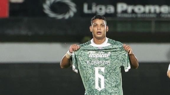 Kevin Cabezas recibió grandes muestras de apoyo de jugadores de Alajuelense