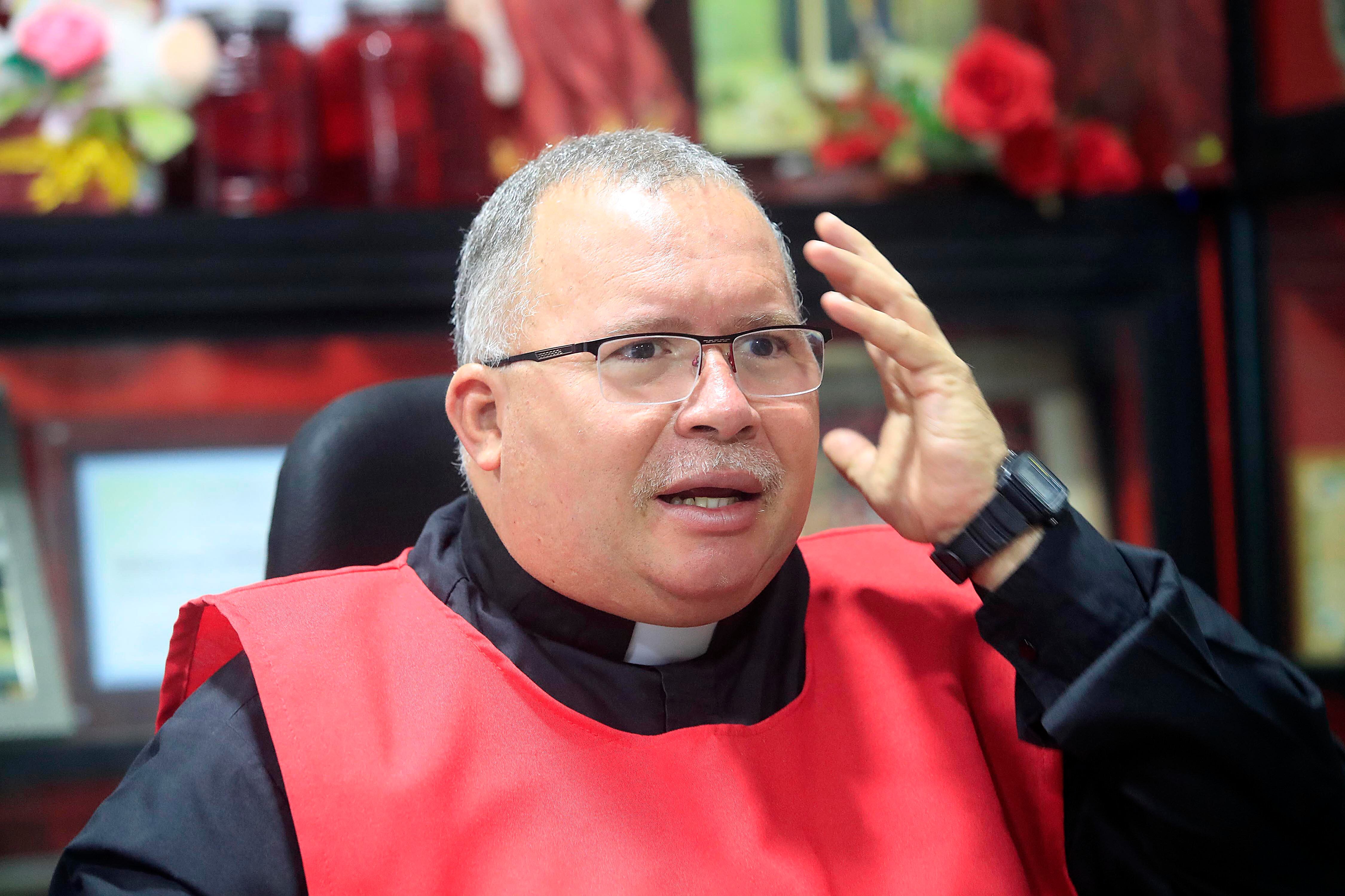 26/01/2024      Barrio Cristo Rey. Recorrido por las instalaciones de Obras del Espíritu Santo, con el padre Sergio Valverde, quien además recordó sus años de infancia y juventud en ese lugar donde ahora él dirige toda una comunidad que ayuda a los más necesitados, especialmente niños. Foto: Rafael Pacheco Granados