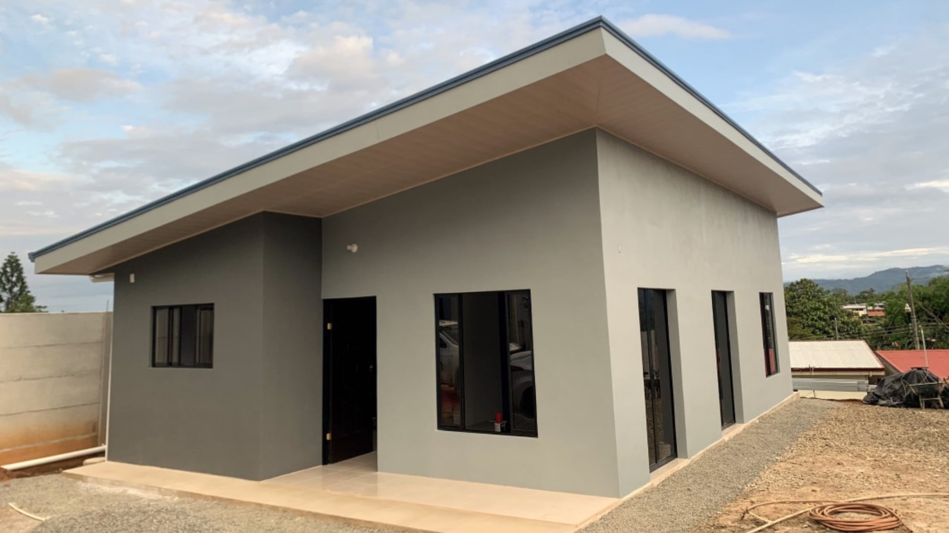 El bono de vivienda financia casa, lote o mejoras y se tramita en cinco etapas ante entidades autorizadas por el Banhvi.